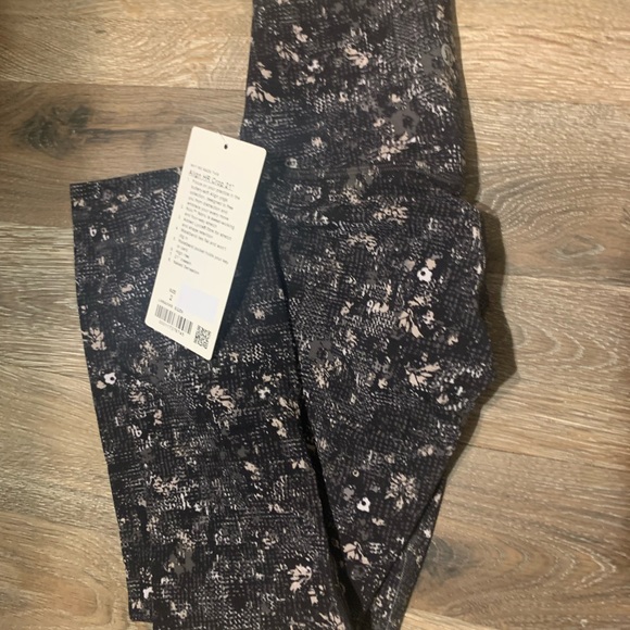 Lululemon align tights  nwt - Picture 2 of 3